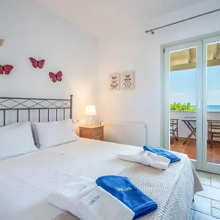 Beachfront Superb Location Διαμέρισμα