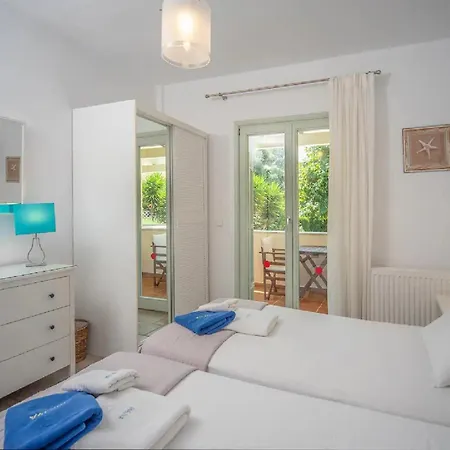 Beachfront Superb Location Διαμέρισμα *