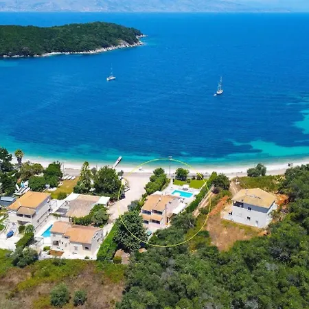 Beachfront Superb Location Διαμέρισμα *