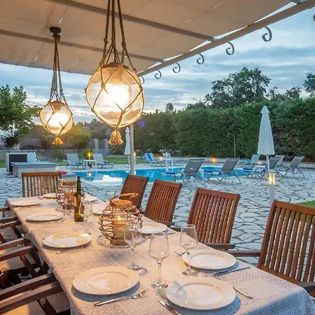 Beachfront Superb Location Διαμέρισμα