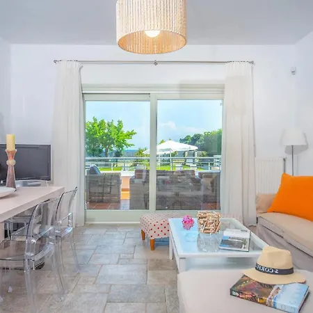 Beachfront Superb Location Διαμέρισμα *