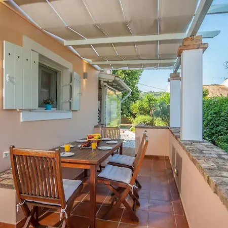 Beachfront Superb Location Διαμέρισμα *
